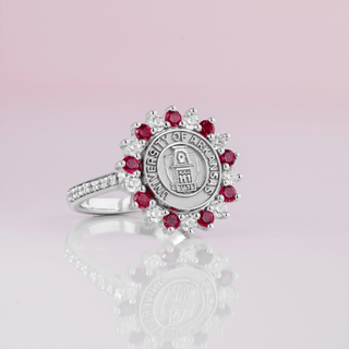 SILVER UNIVERSITY OF ARKANSAS GRADUATION CLASS RING WITH RED AND WHITE STONES AROUND OLD MAIN COLLEGE SEAL