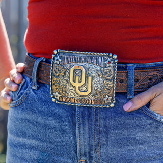 Person wearing a belt with a University of Oklahoma buckle.